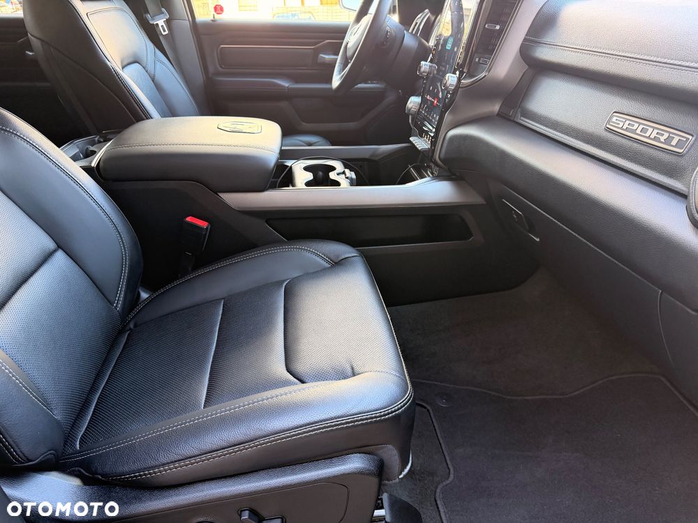 RAM 1500 Crew Cab Sport - 25