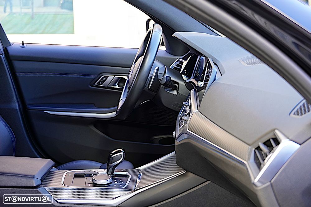 BMW 320 e Pack Desportivo M Auto - 25