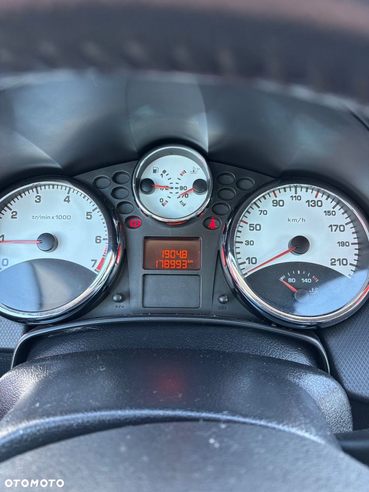 Peugeot 207 CC 1.6 Intense - 1