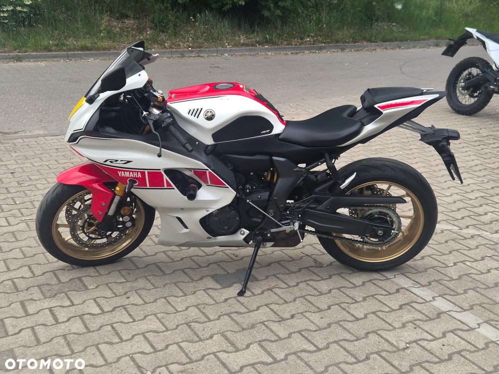 Yamaha R7 - 8