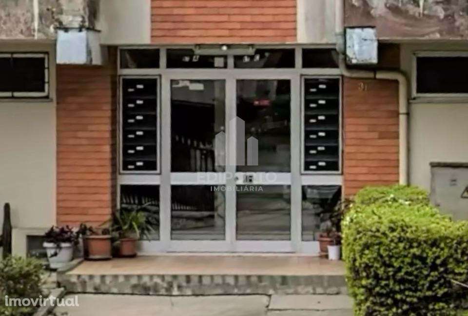 Garagem fechada com ponto de luz eletrica junto ao Intermarché de Tava - Grande imagem: 4/5