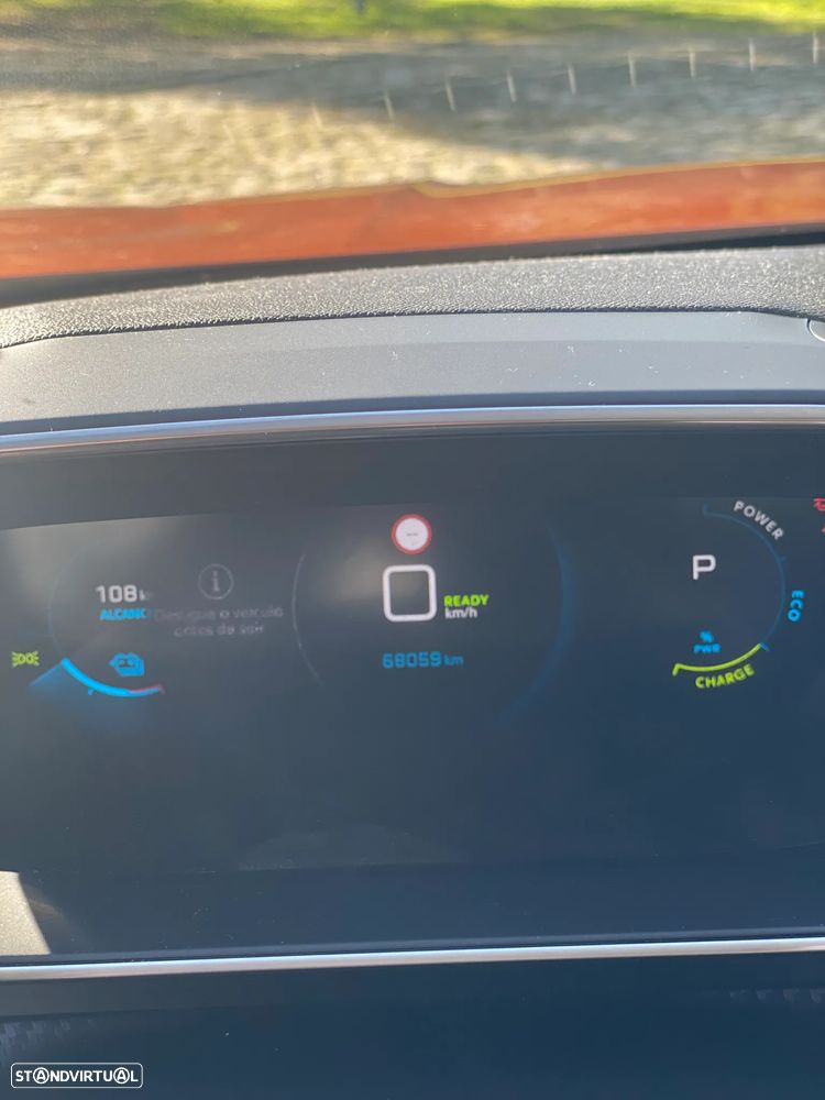 Peugeot e-2008 Allure - 4