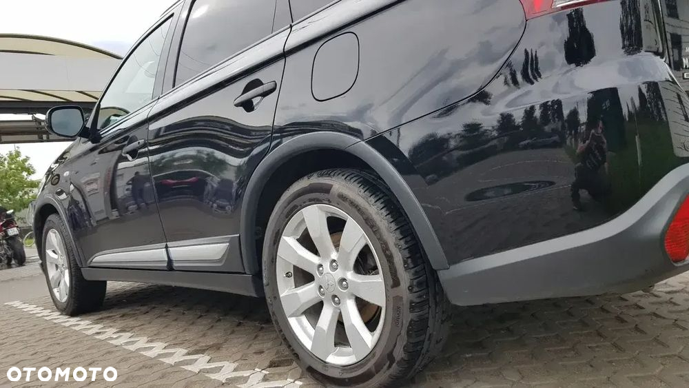Mitsubishi Outlander 2.0 Invite + 2WD - 13
