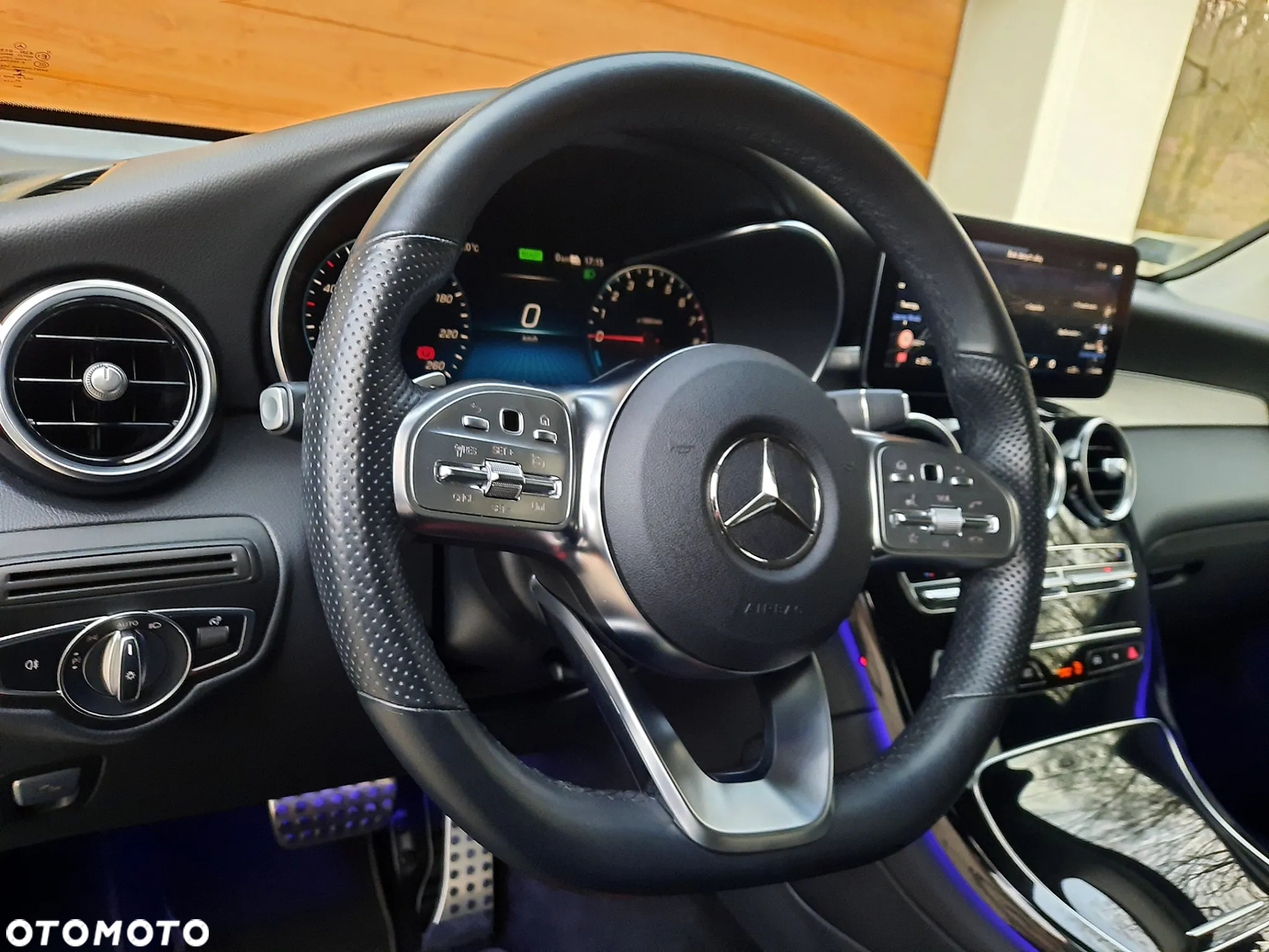 Mercedes-Benz GLC - 26