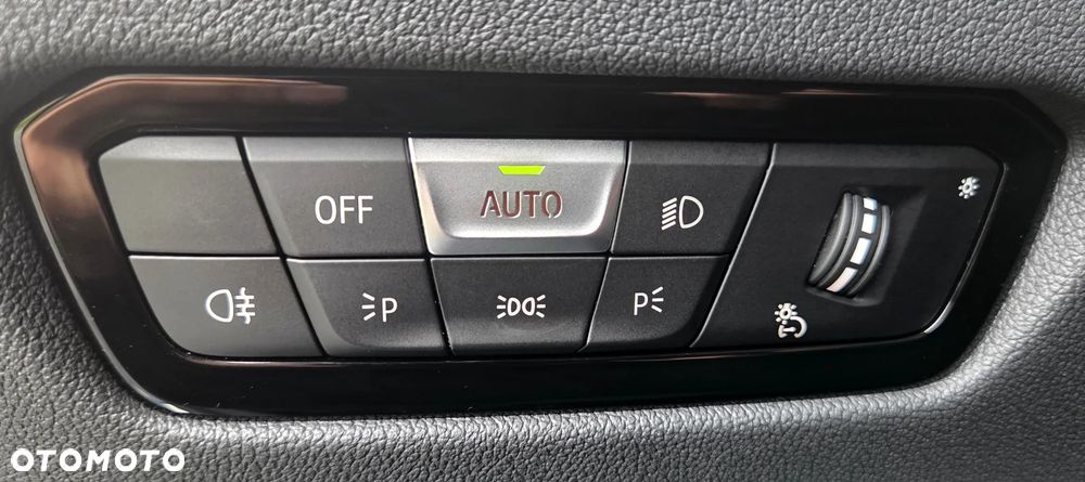 BMW Seria 3 330i xDrive M Sport - 39
