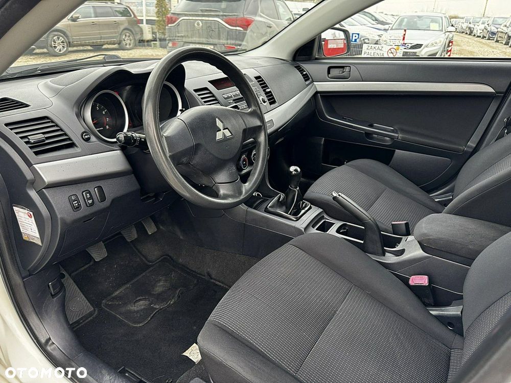Mitsubishi Lancer - 10