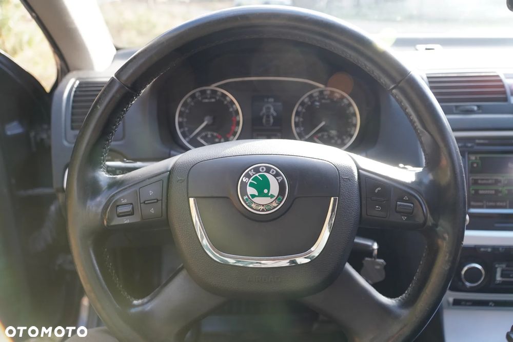 Skoda Octavia Scout 2.0 TDI DPF DSG - 10