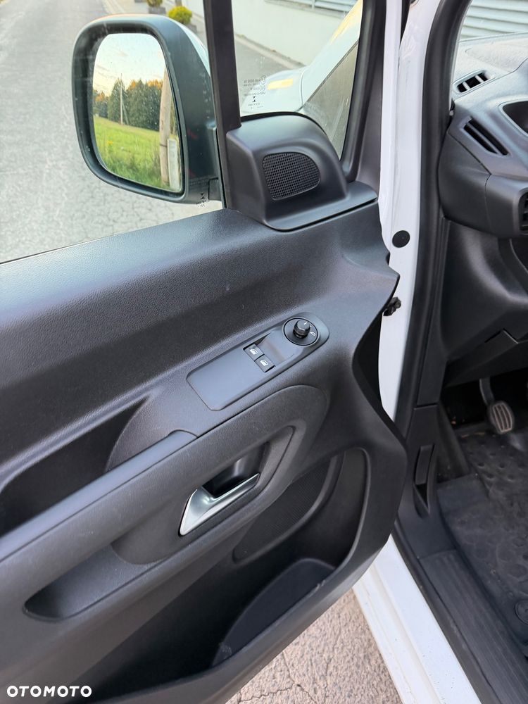 Opel Combo 1.5 CDTI Essentia S&S - 17