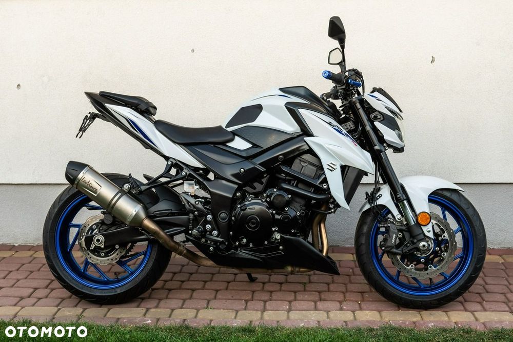 Suzuki GSX - 6