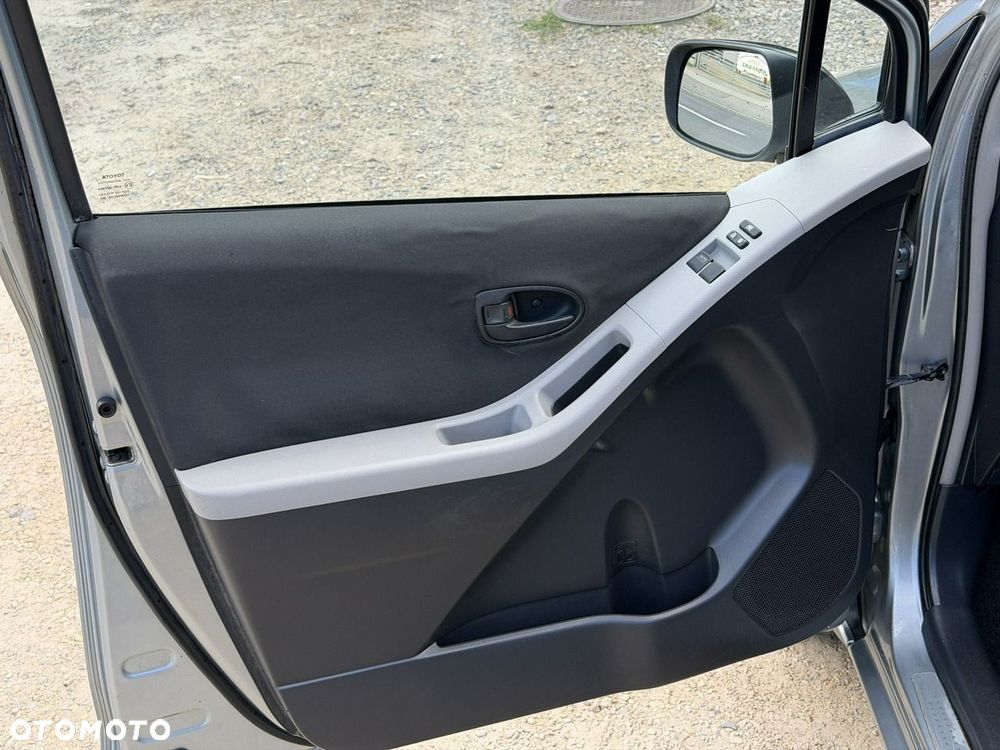 Toyota Yaris - 11