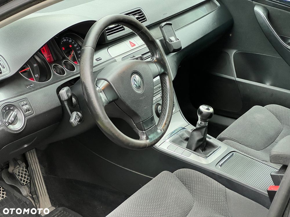 Volkswagen Passat 2.0 TDI Highline - 13