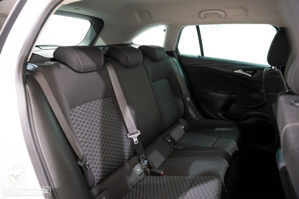 Opel Astra Sports Tourer 1.6 CDTi Executive S/S - 13