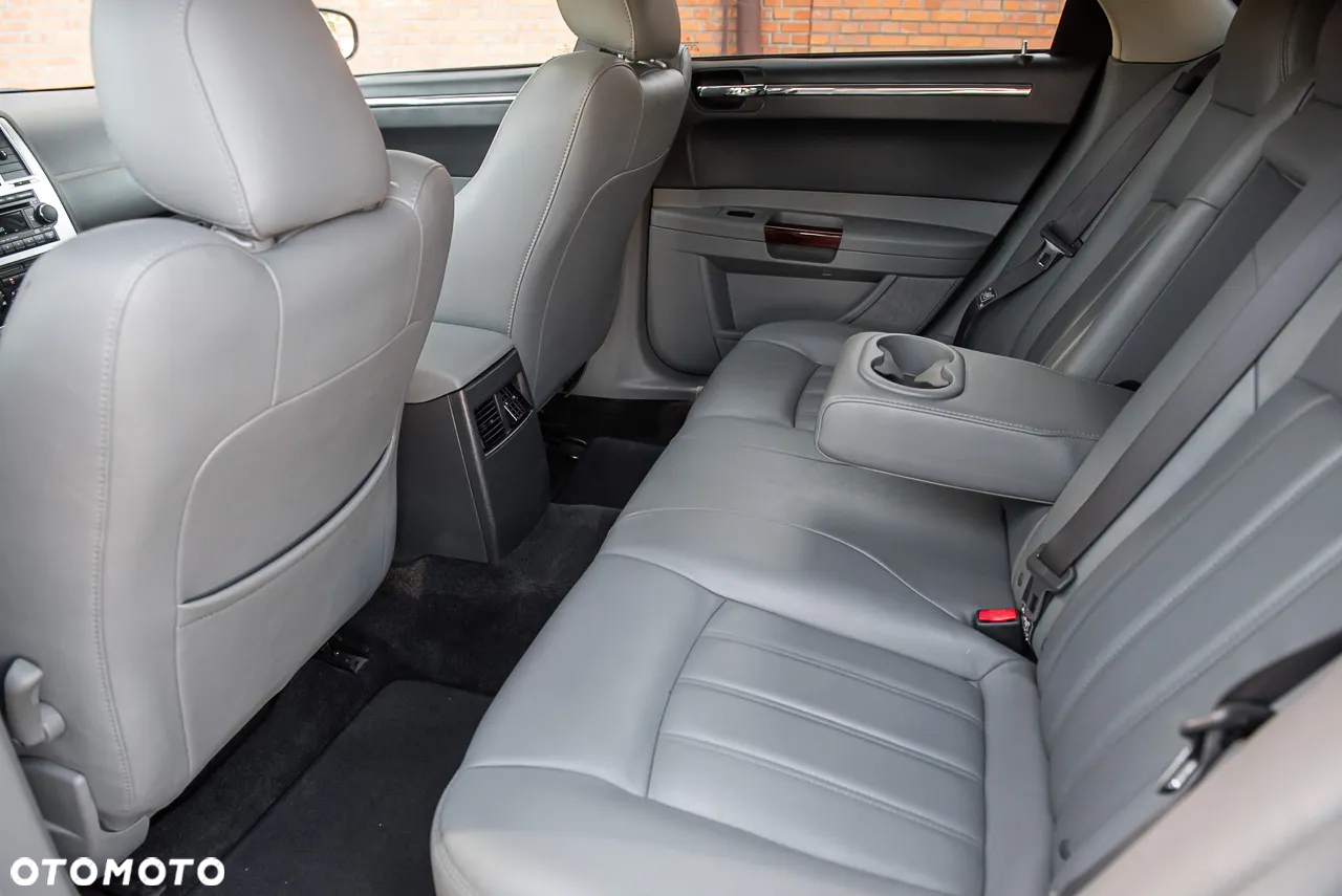 Chrysler 300C 5.7 V8 Hemi AWD - 16