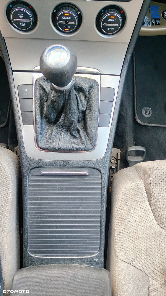 Volkswagen Passat 2.0 FSI Comfortline - 23