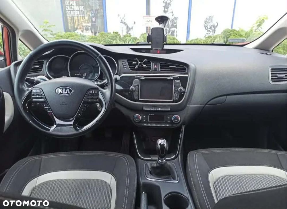 Kia Ceed - 8