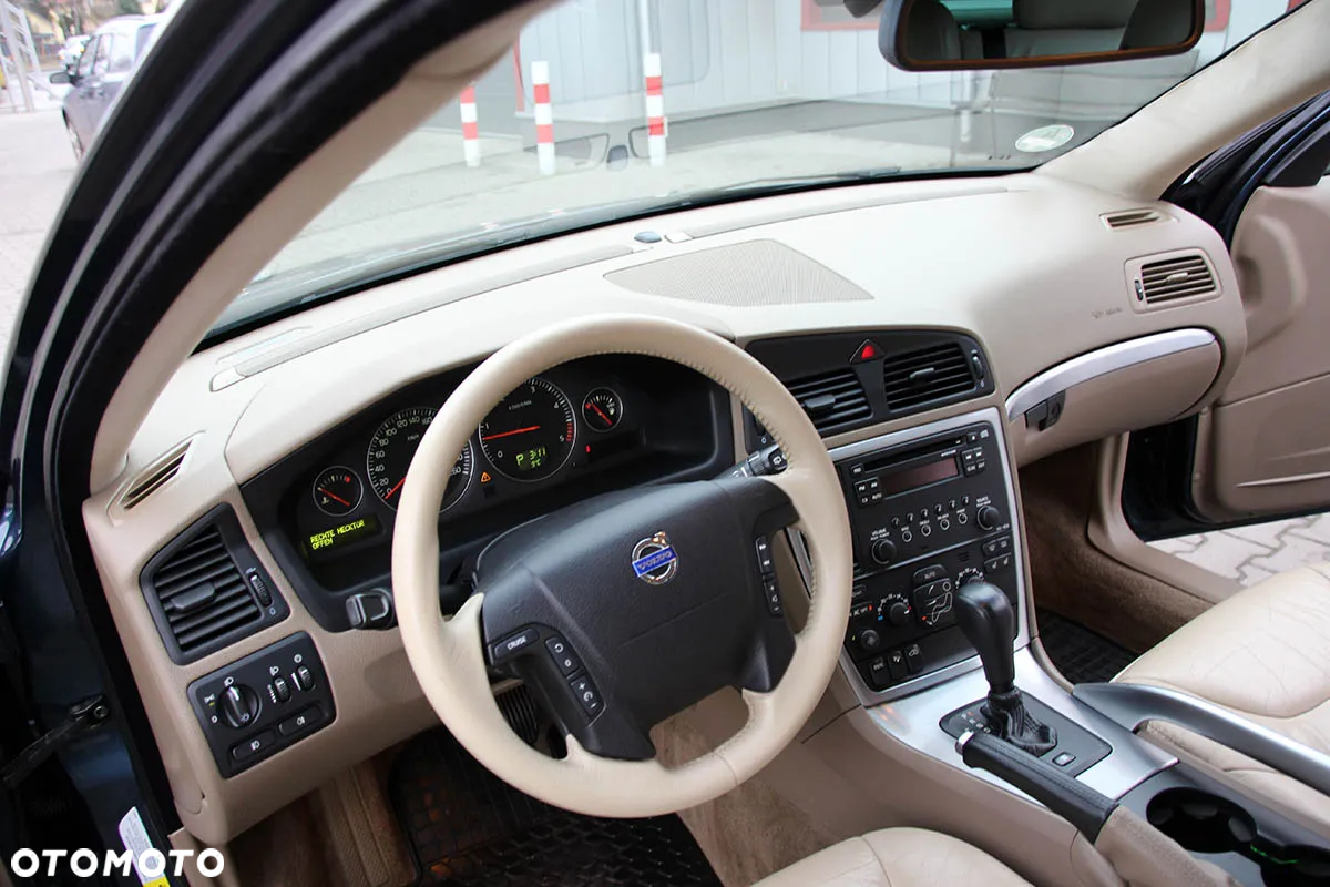 Volvo XC 70 D5 AWD Momentum - 22