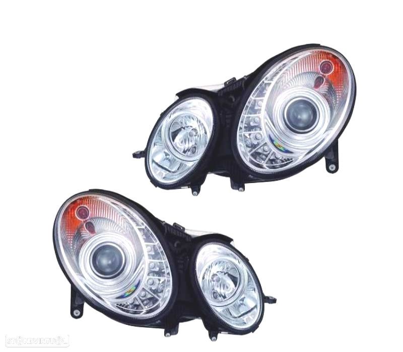 FARÓIS MERCEDES CLASSE E W211 02-06 LUZ DIURNA FUNDO CROMADO - 1
