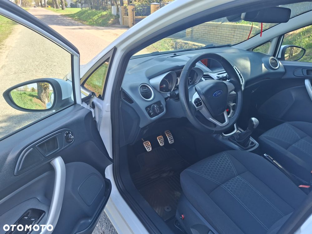 Ford Fiesta 1.6 Trend - 8