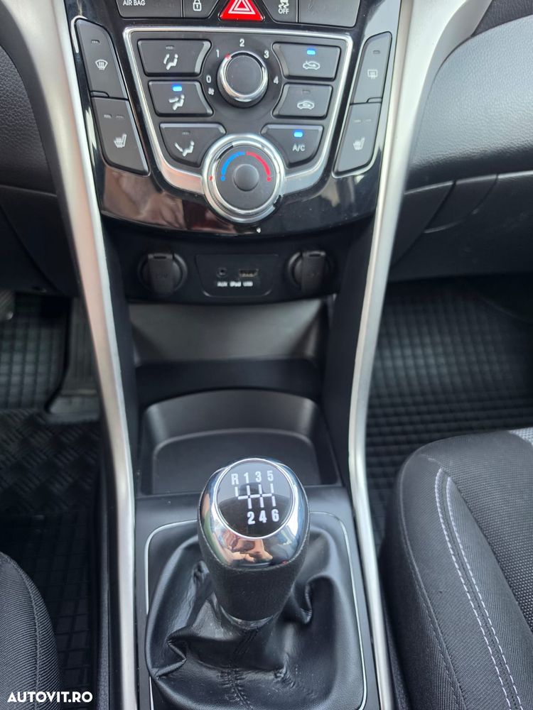 Hyundai i30 i30cw 1.6 Fifa World Cup Edition - 18