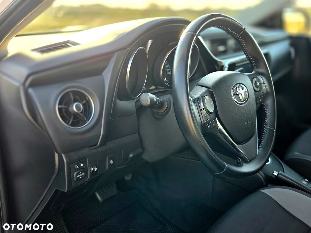 Toyota Auris - 16