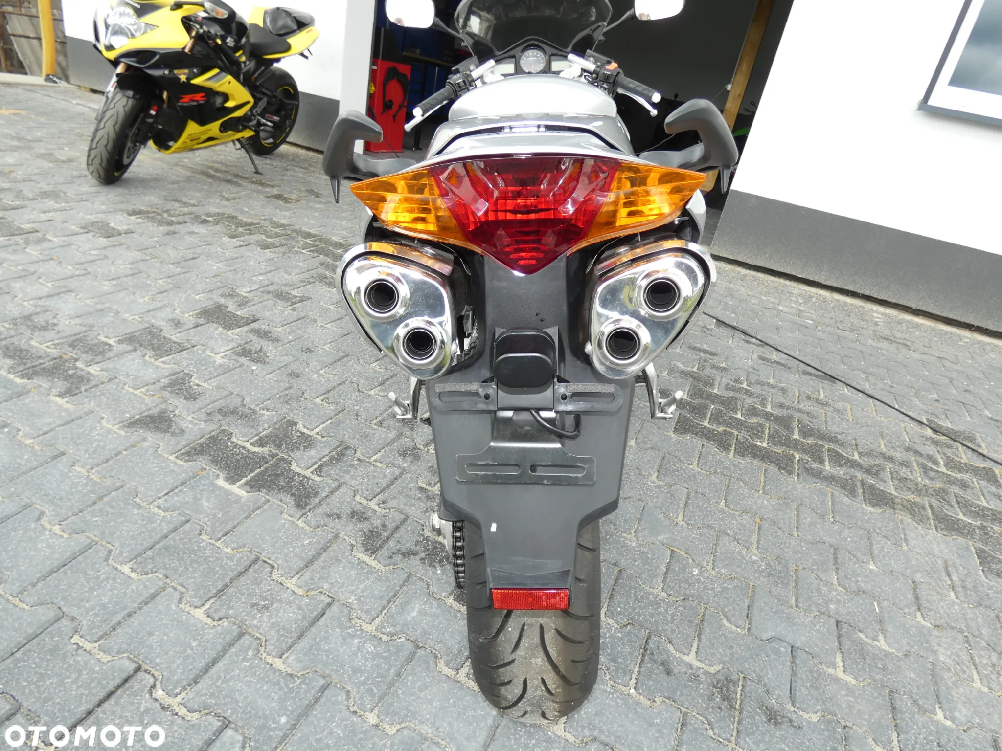 Honda VFR - 8