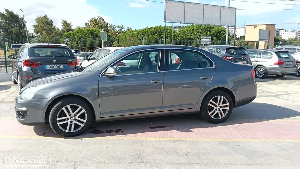 VW Jetta 1.6 TDi Confortline - 13