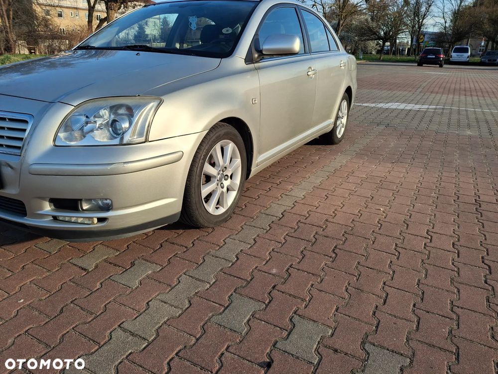 Toyota Avensis 1.8 VVT-i Sol - 2