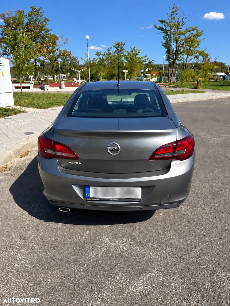 Opel Astra 2019 photo 2
