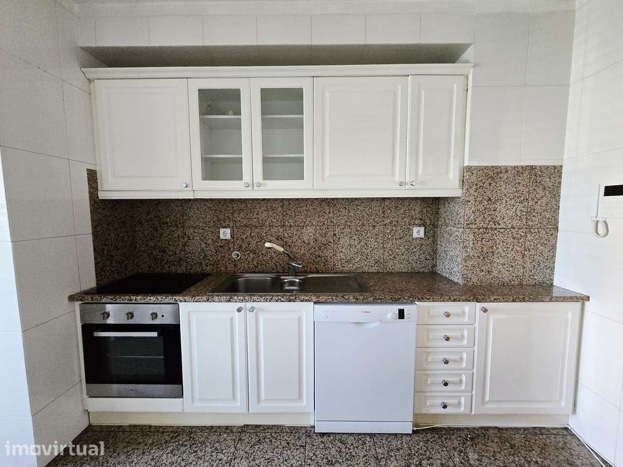 Apartamento T2 com garagem na Maia, pronto a habitar - Grande imagem: 4/14