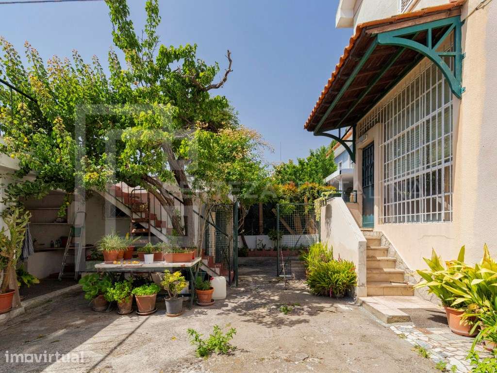 Moradia independente em Setúbal, inserida num generoso lote de 570 m² - Grande imagem: 2/27