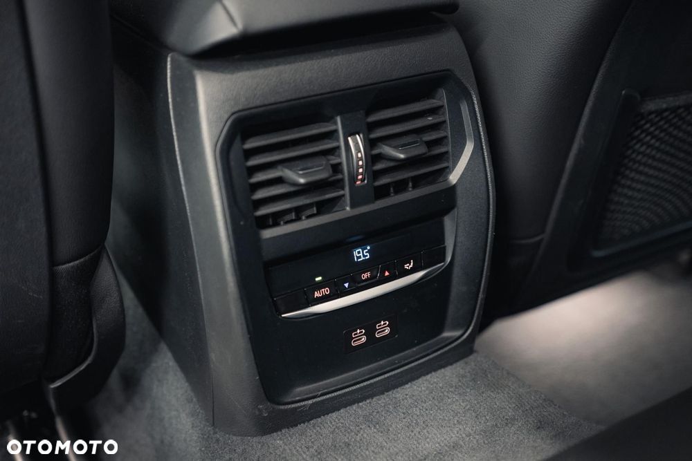BMW Seria 3 330i Advantage - 36
