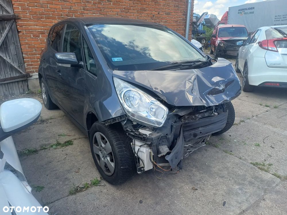 Kia Venga 1.6 L - 4