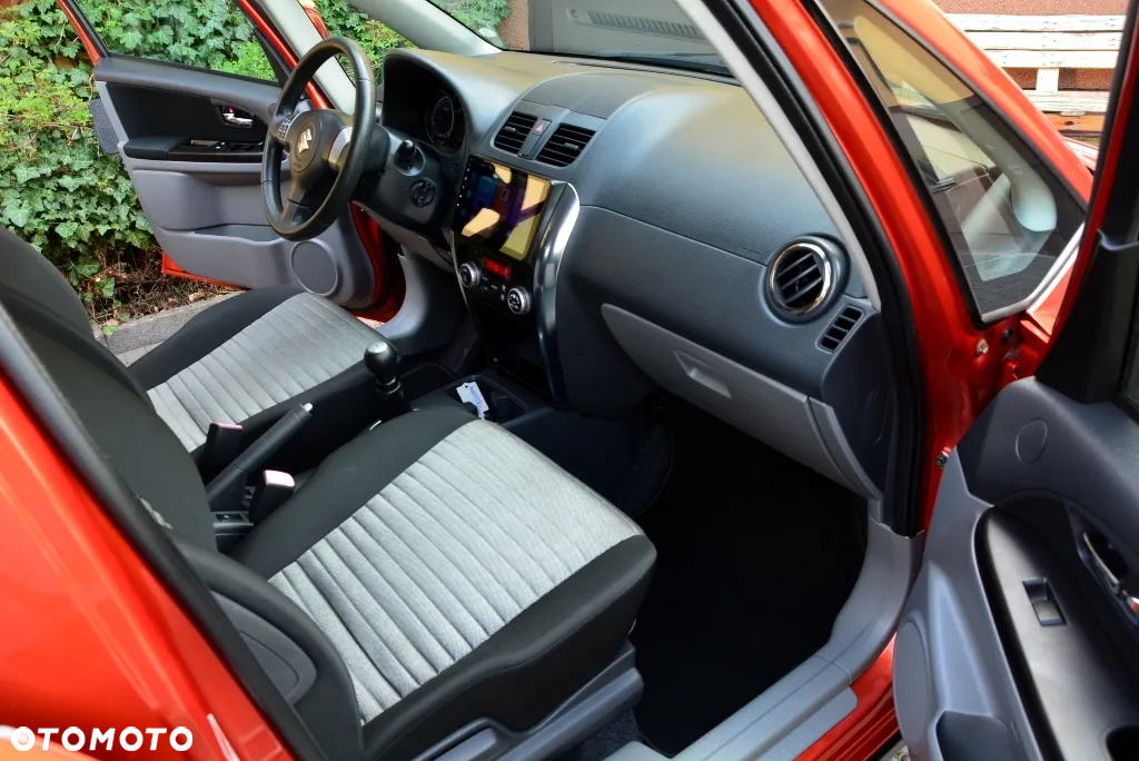 Suzuki SX4 1.6 Comfort Plus - 21