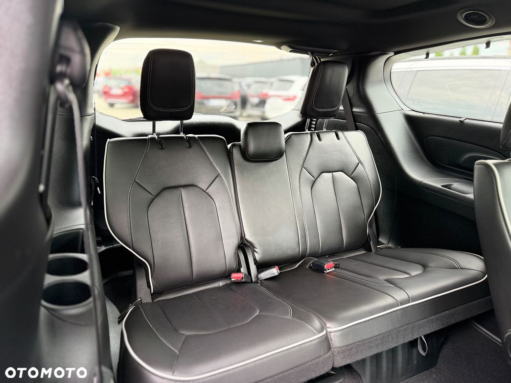 Chrysler Pacifica - 29