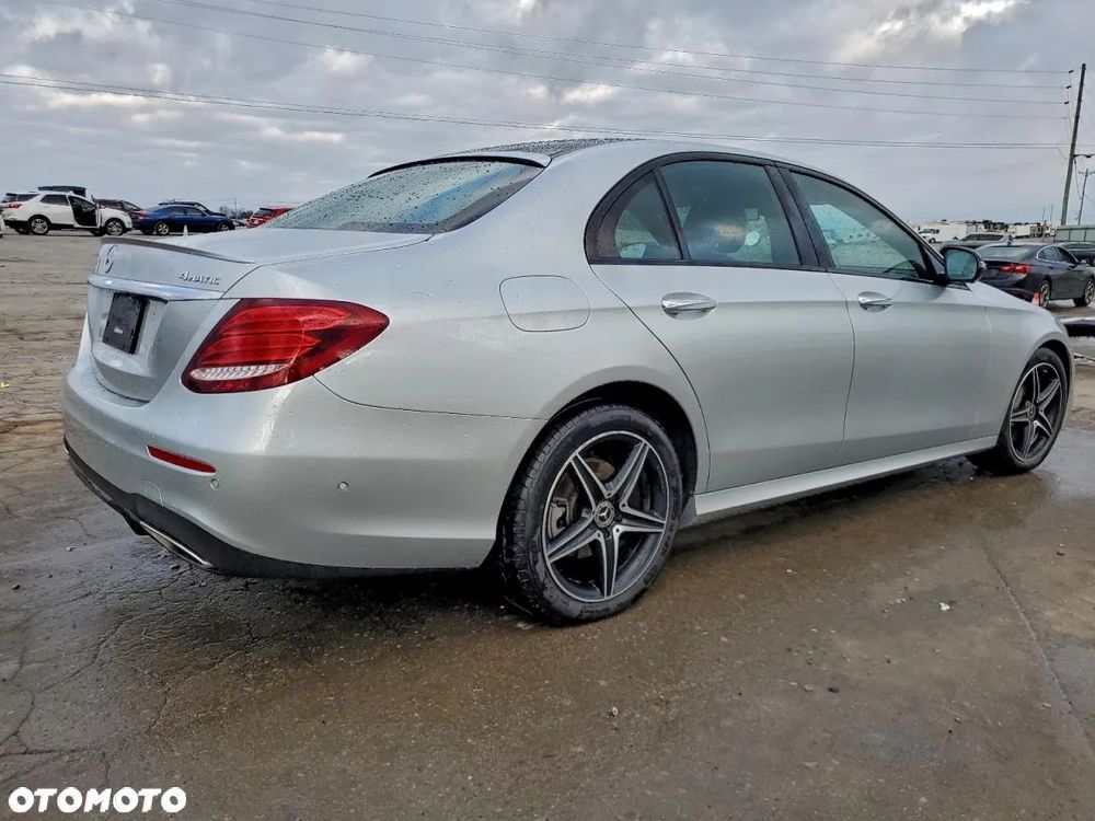Mercedes-Benz Klasa E 300 9G-TRONIC AMG Line - 4