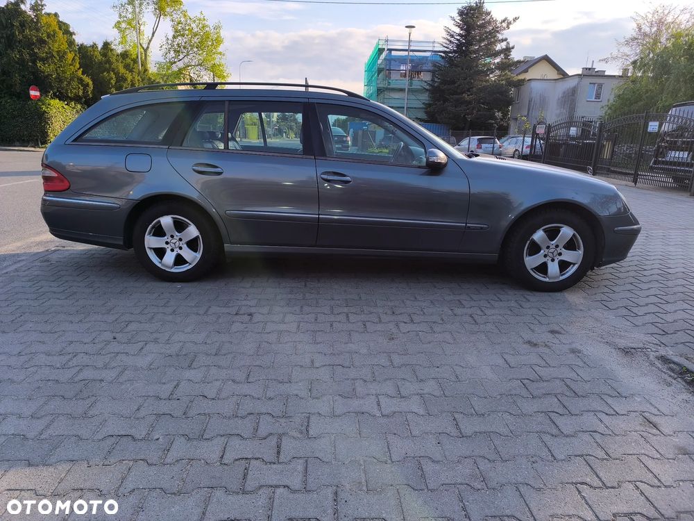 Mercedes-Benz E-Class 2006 photo 2