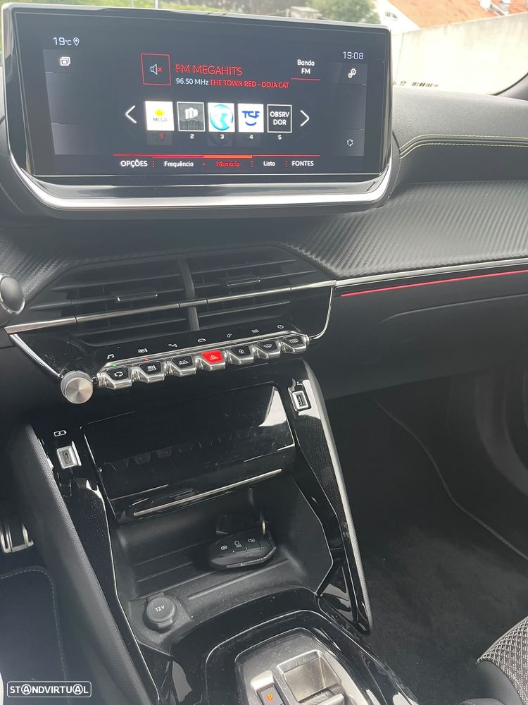Peugeot 2008 1.2 PureTech GT EAT8 - 18