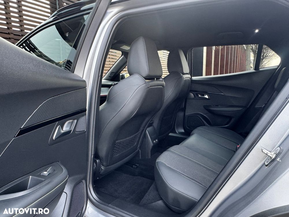 Peugeot 2008 PureTech 130 EAT8 GT - 19