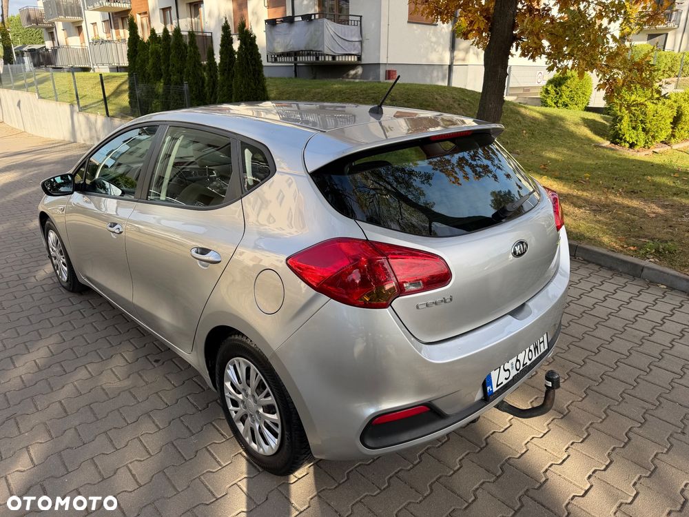 Kia Ceed - 11