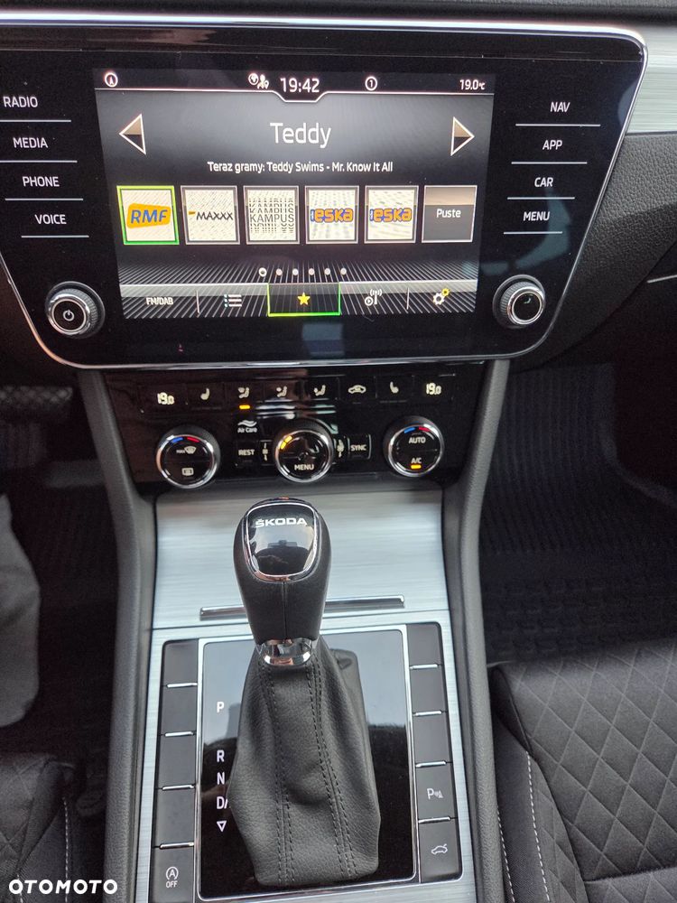 Skoda Superb 2.0 TDI SCR Ambition DSG - 20