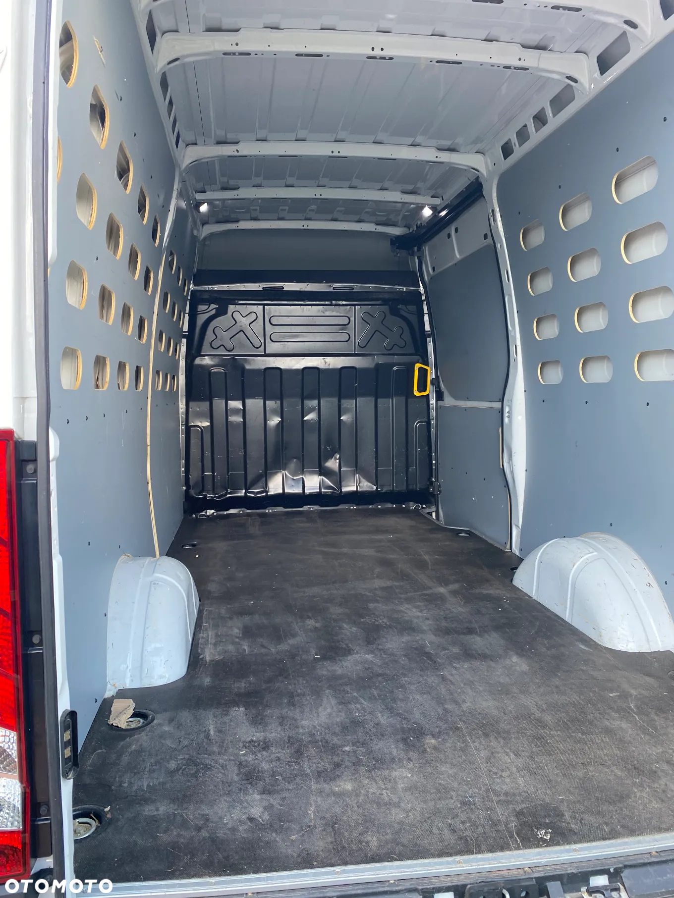 Iveco DAILY - 16