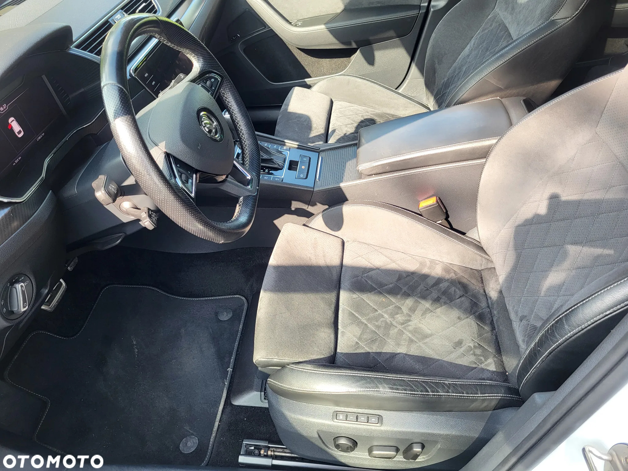 Skoda Superb 2.0 TSI 4x4 DSG Sportline - 17
