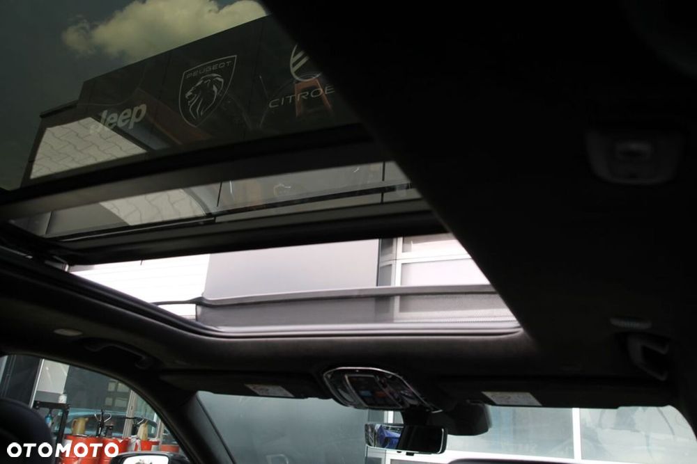 Jeep Grand Cherokee - 35