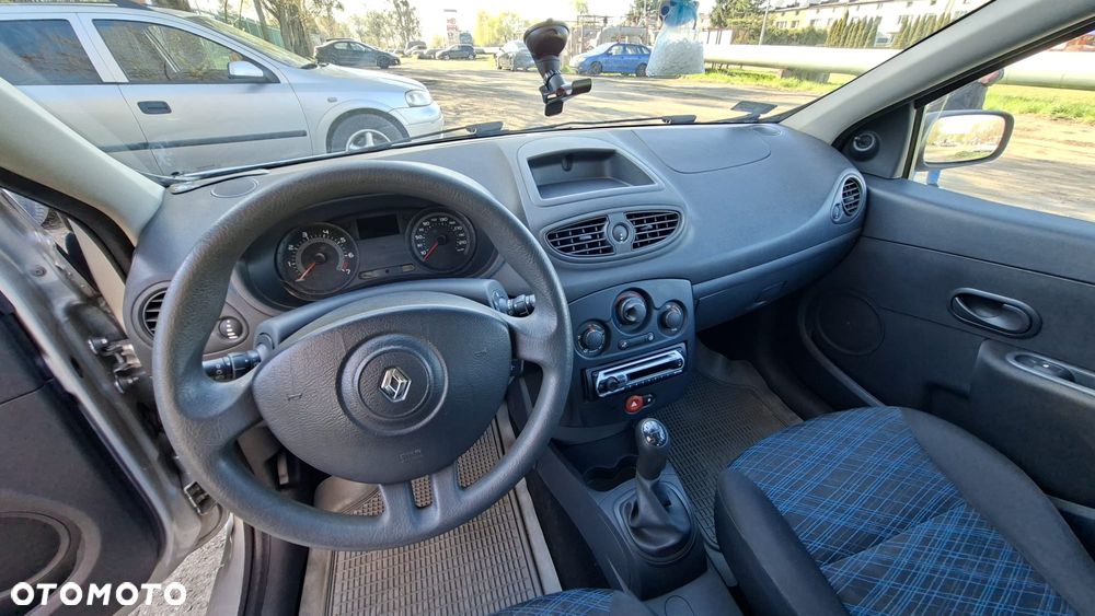 Renault Clio - 11