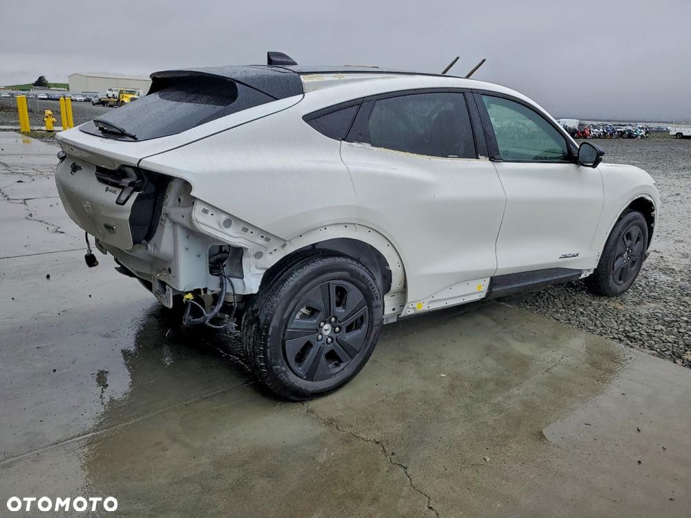 Ford Mustang Mach-E - 4
