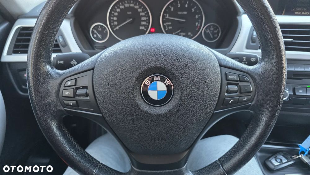 BMW Seria 3 320i Modern Line - 23
