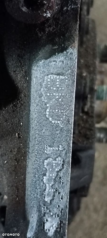 Silnik blok silnika słupek VW Golf V 2.0 TDI BKD - 8