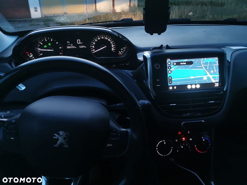 Peugeot 2008 1.2 Pure Tech Style S&S - 6