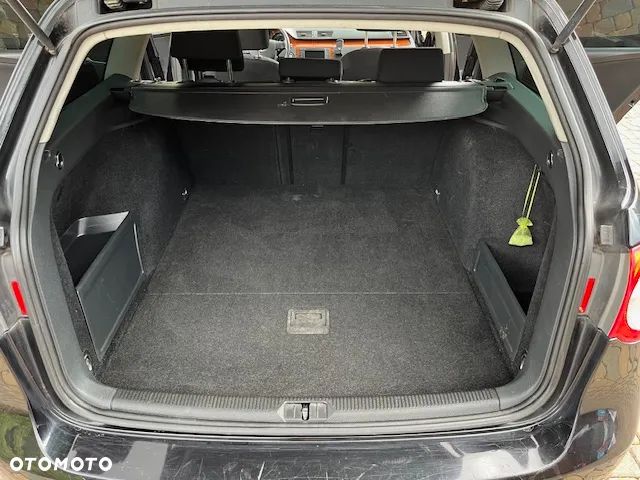 Volkswagen Passat 2.0 TDI Trendline - 16