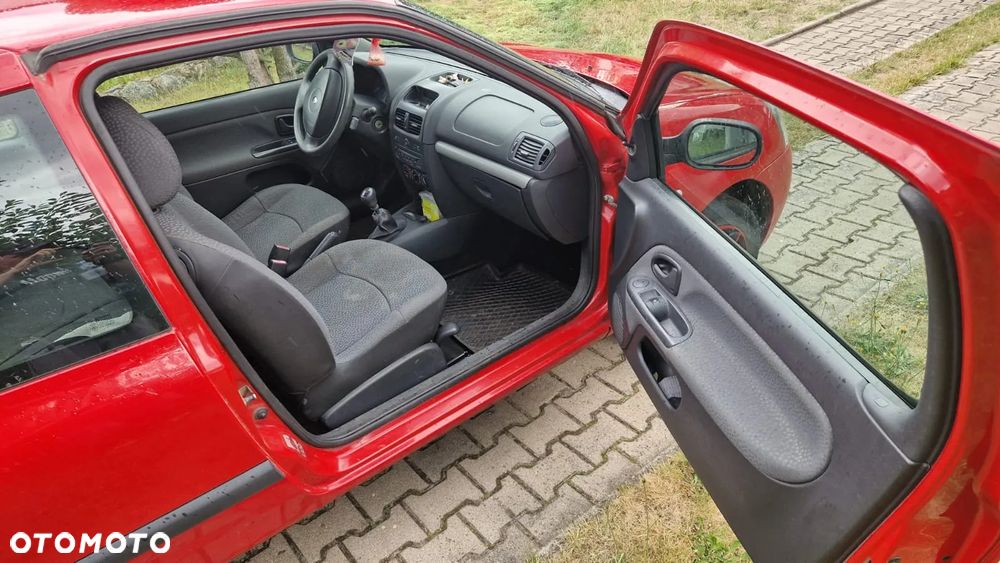 Renault Clio 1.2 16V 75 Dynamique - 11